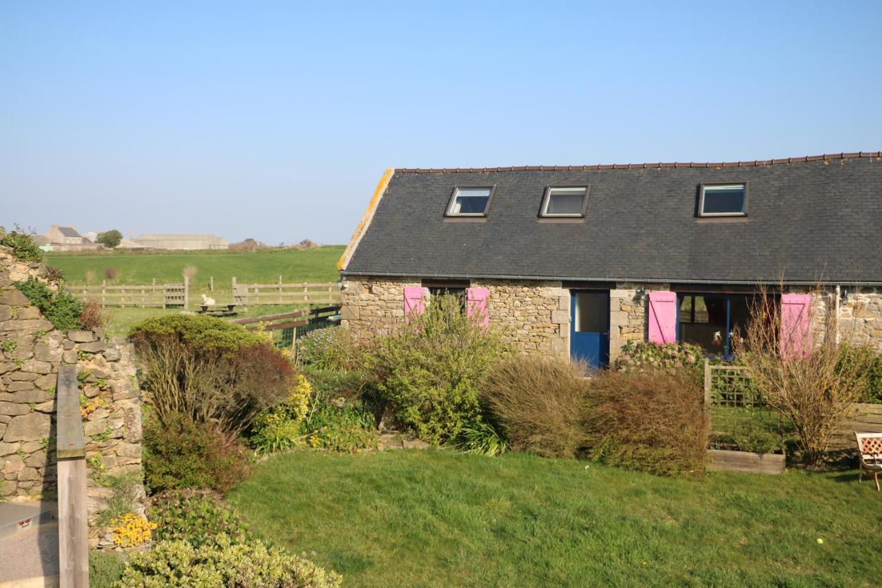 Les Gites Aux Volets Roses Landunvez Buitenkant foto