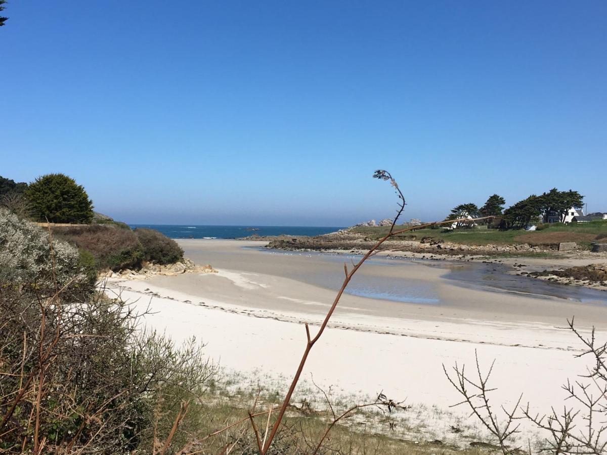 Les Gites Aux Volets Roses Landunvez Buitenkant foto